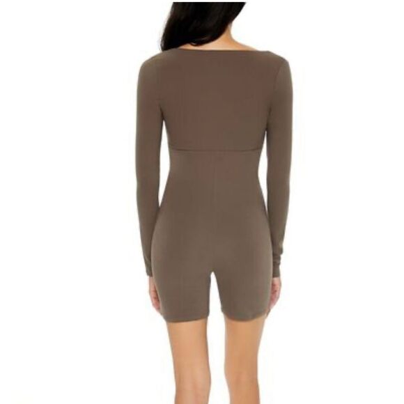 Forever 21 | Fitted Long-Sleeve Romper - Picture 2 of 6